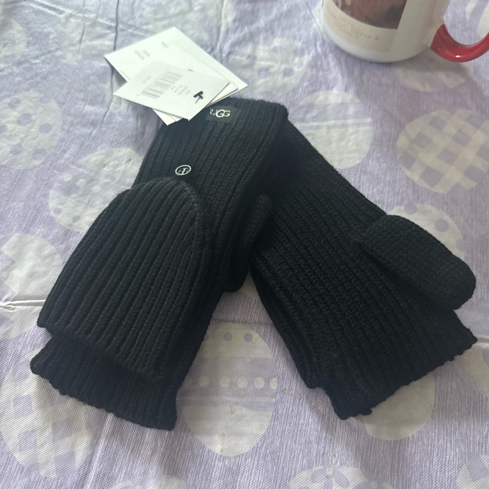 UGG Black Convertible Rib Knit Mittens